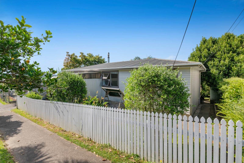6 Karaka Street, Helensville, Helensville - Carousel 2