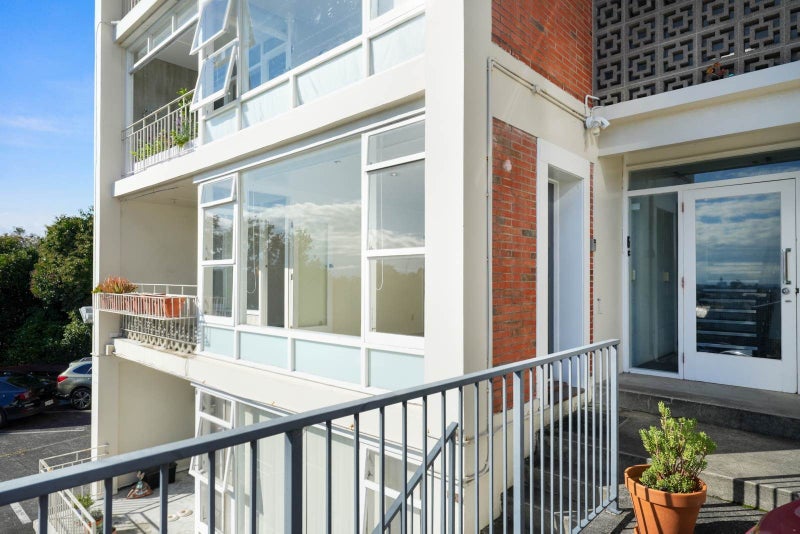 2/258 Parnell Road, Parnell, Auckland - Carousel 1