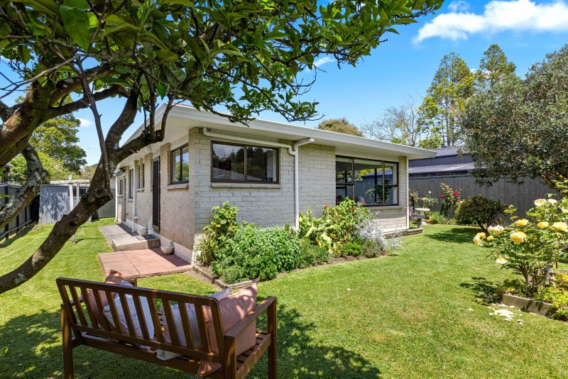 3/3 Manuka Street, Orewa, Orewa - Carousel 1