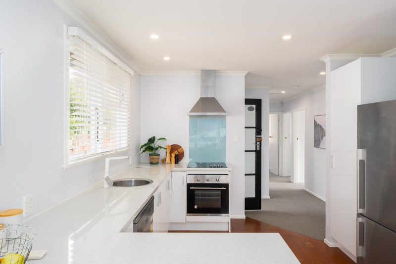 91 Rangituhi Crescent, Takapuwahia, Porirua, Wellington - Carousel 2