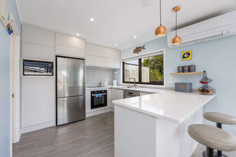 6 Kauri Crescent, Snells Beach, Snells Beach - Carousel 2