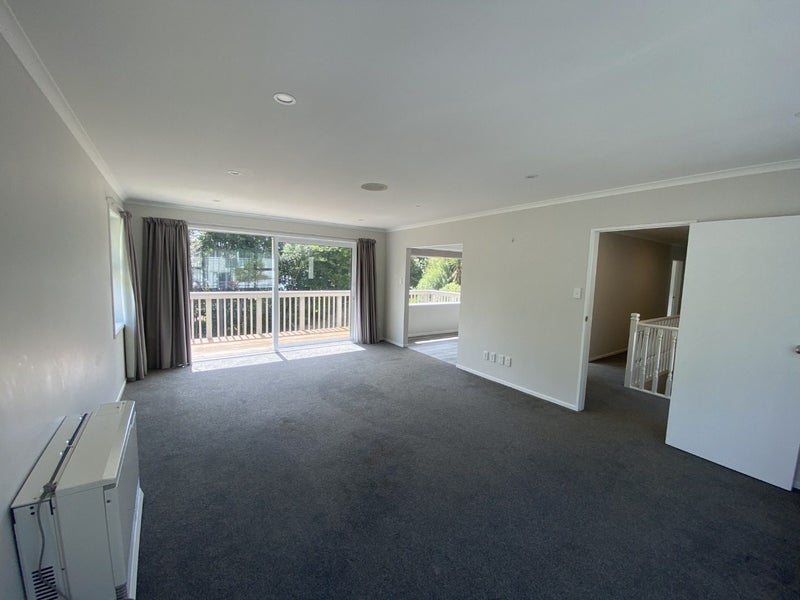 11 Westhaven Drive, Tawa, Wellington - Carousel 2