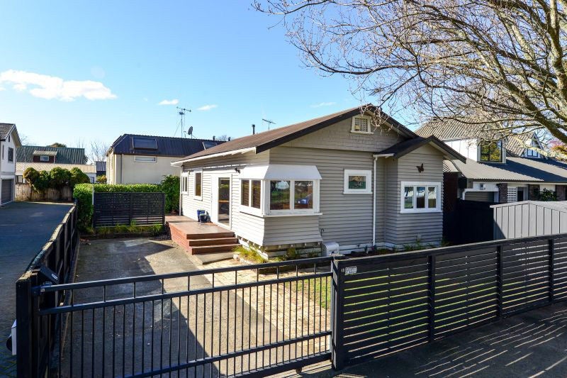 40 Willoughby Street, Whitiora, Hamilton - Carousel 1