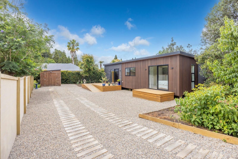 28 Kiwi Avenue, Forest Lake, Hamilton - Carousel 1