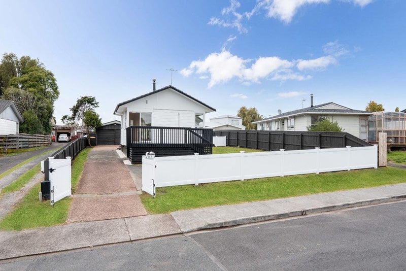 11A Murillo Place, Henderson, Waitakere City, Auckland - Carousel 1
