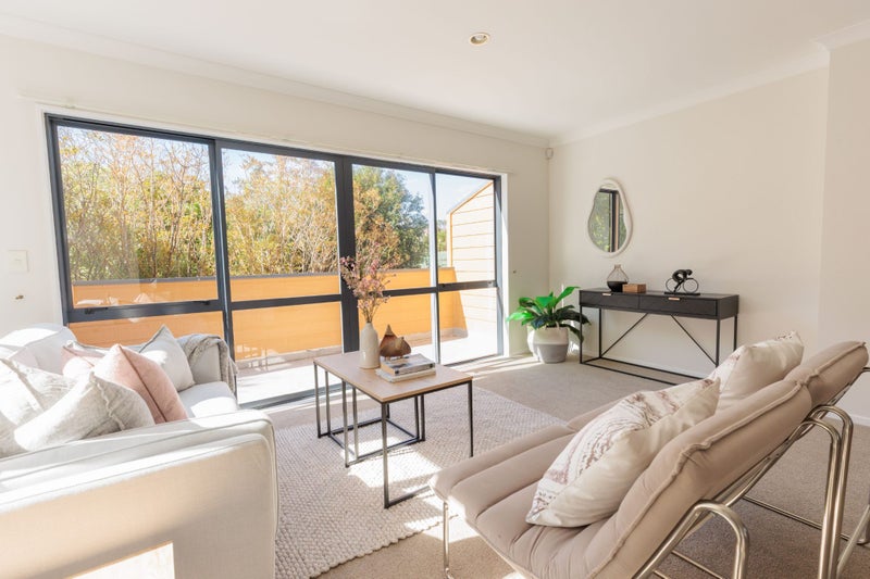 2A Stella Grove, Newlands, Wellington - Carousel 2