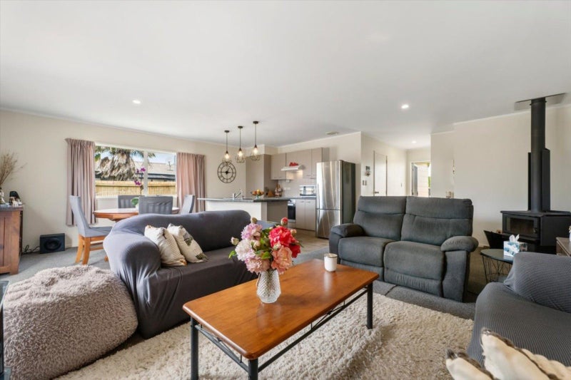 13 MacLoughlin Drive, Te Puke, Te Puke - Carousel 2