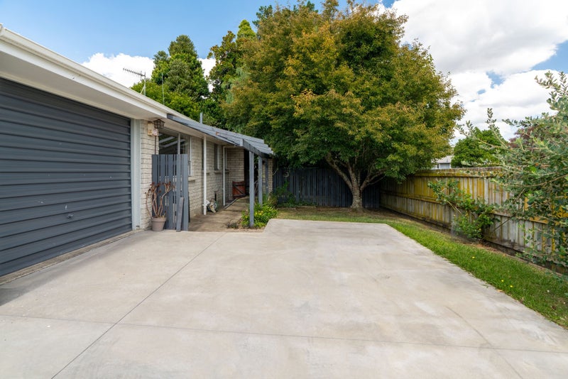 35B Pine Avenue, Bader, Hamilton - Carousel 2