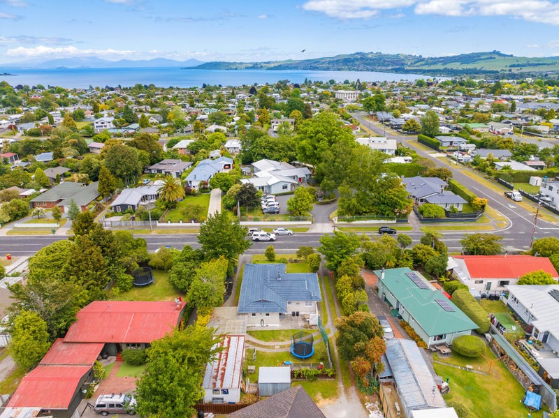 1/28 Tamatea Road, Taupō - Carousel 1