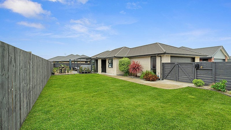 49 Leet Crescent, Papamoa Beach, Papamoa - Carousel 1