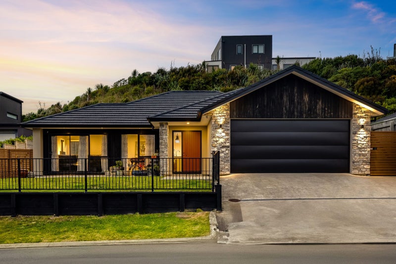 24 Queen Charlotte Drive, Aotea, Porirua - Carousel 1