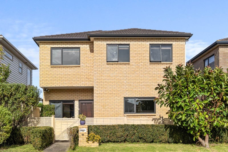 11 Agapanthus Place, Flat Bush, Auckland - Carousel 1