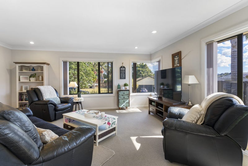 3 Roy Maloney Drive, Henderson, Auckland - Carousel 50