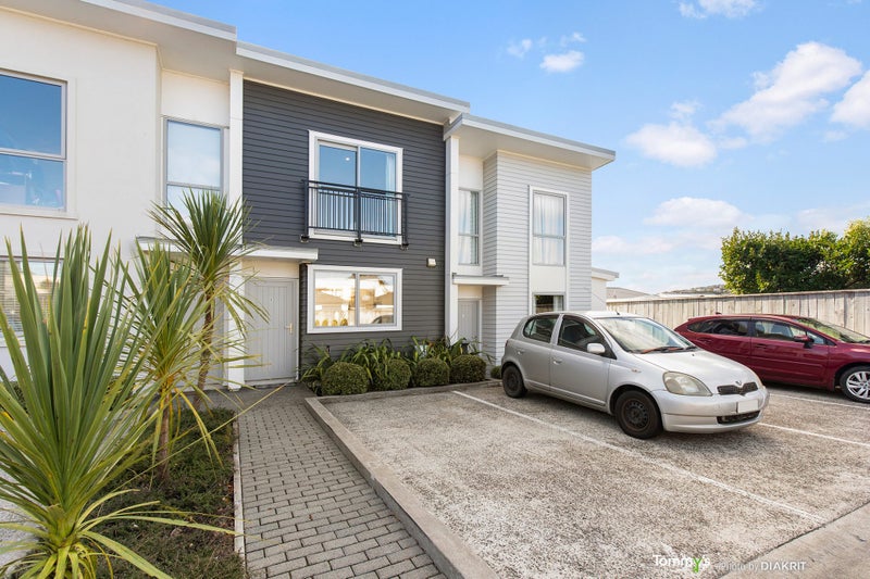 2/32 Dr Taylor Terrace, Johnsonville, Wellington - Carousel 1