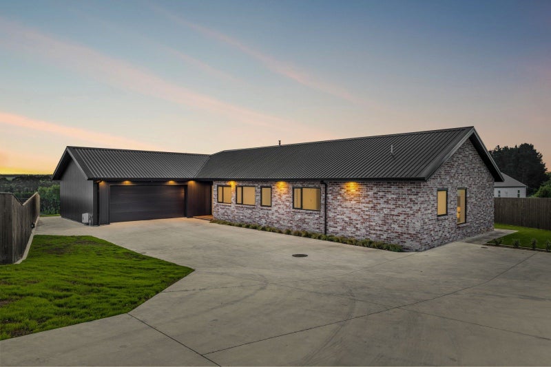 29 Tuscany Way, Fitzherbert, Palmerston North - Carousel 1