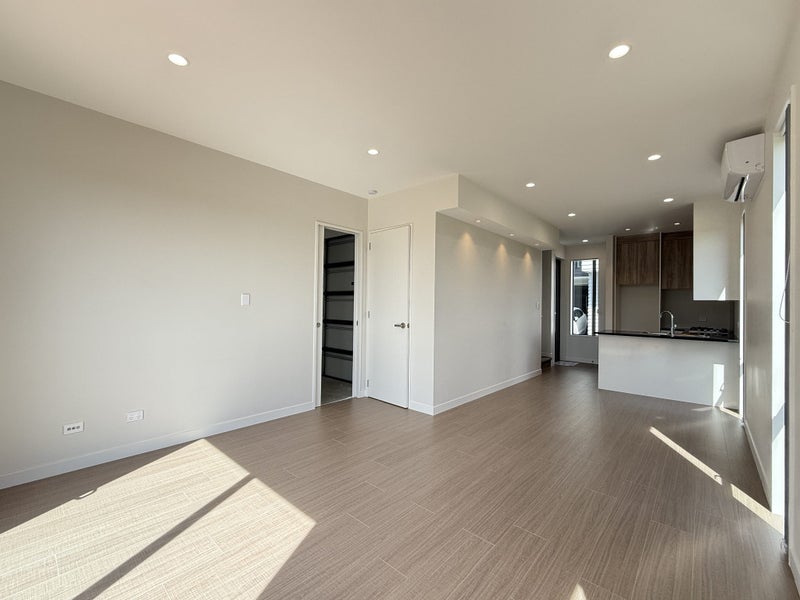 2/21 Akoranga Drive, Northcote, Auckland - Carousel 2