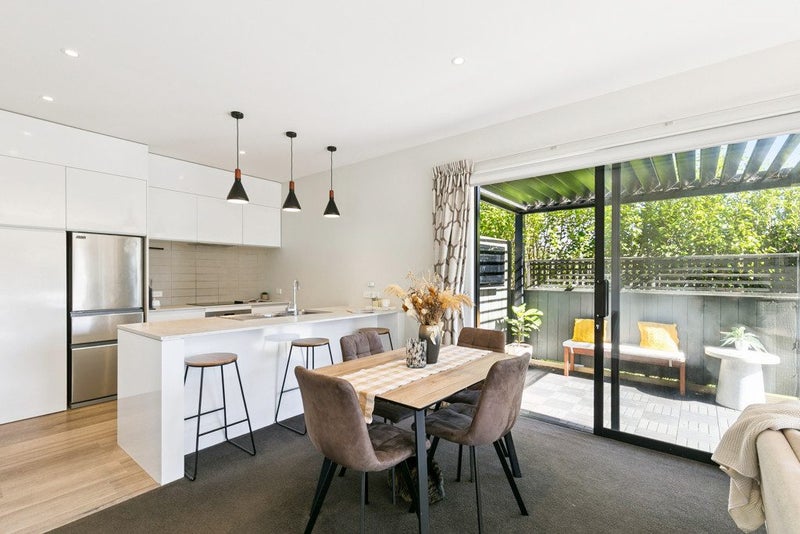 16/6 Oswald Crescent, Paparangi, Wellington - Carousel 2