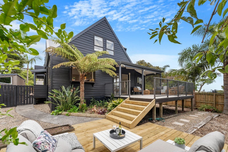 6 Elliston Crescent, Stanmore Bay, Whangaparaoa - Carousel 2