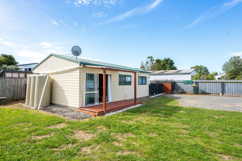 6 Mavis Avenue, Waikawa Beach - Carousel 1