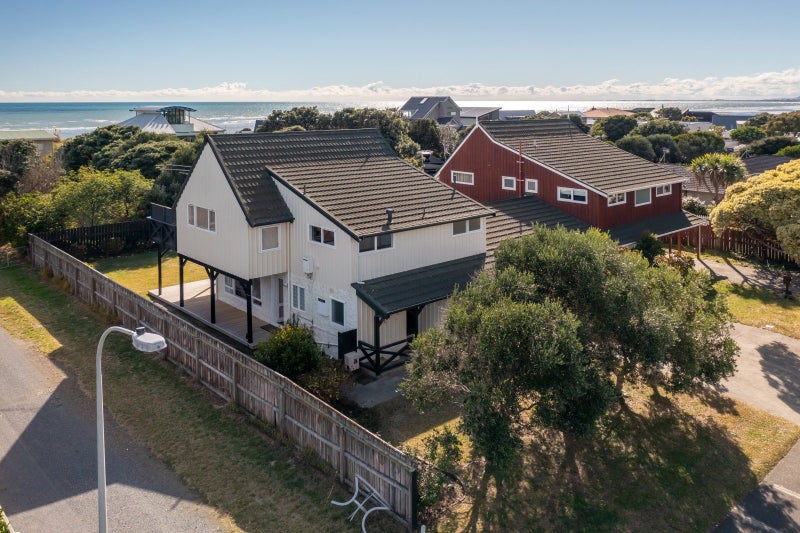241 Manly Street, Paraparaumu Beach, Paraparaumu - Carousel 1