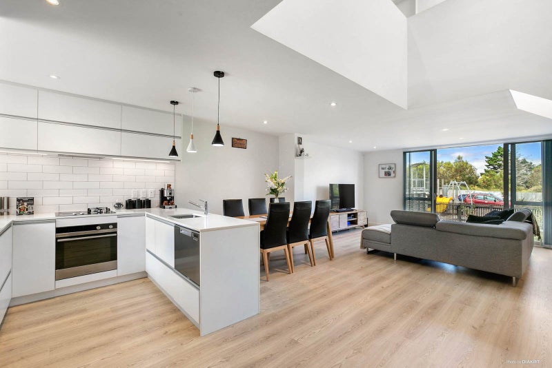 11 Kaihua Terrace, Mangere Bridge, Auckland - Carousel 1