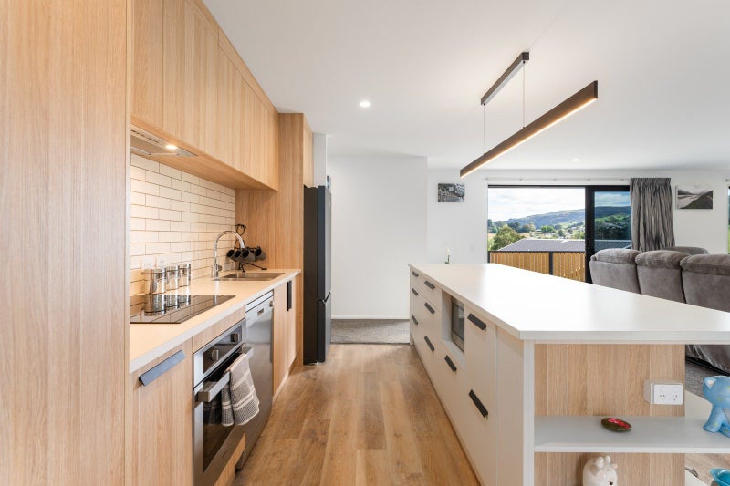 5 Ella Lane, Green Island, Dunedin - Carousel 1