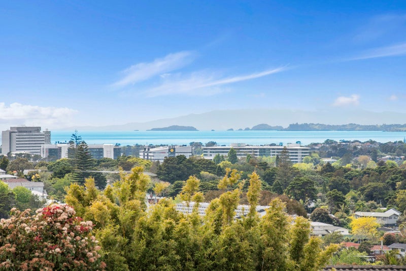 2/56 Monarch Avenue, Hillcrest, Auckland - Carousel 2