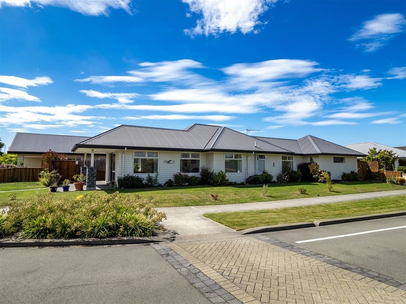 95 Pegasus Boulevard, Pegasus, Pegasus - Carousel 1