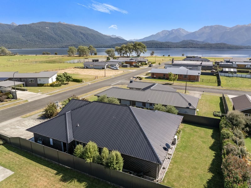 28 Rodeo Drive, Te Anau, Te Anau - Carousel 2