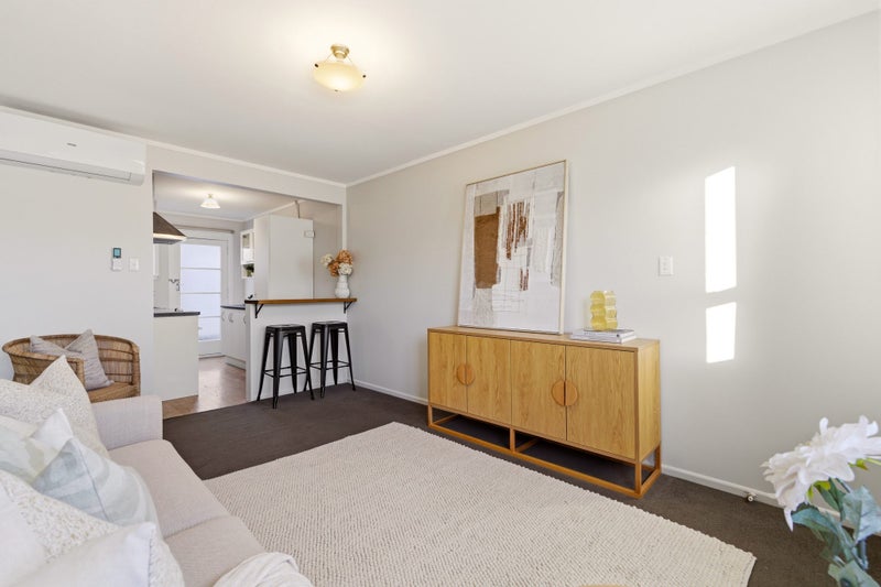 2/22 Holly Road, St Albans, Christchurch - Carousel 2