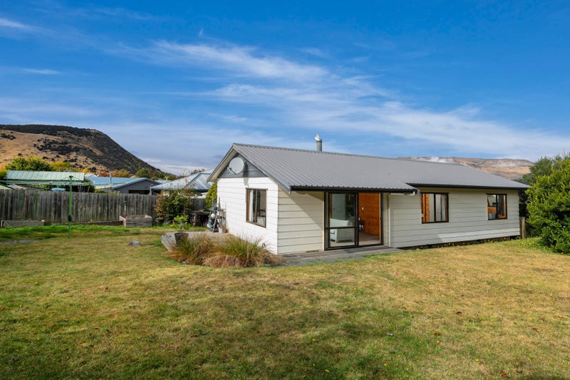 16 Achilles Place, Wanaka - Carousel 1