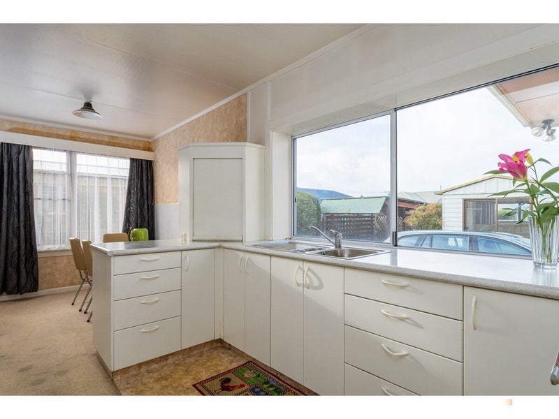 16 Lancaster Street, Geraldine - Carousel 2