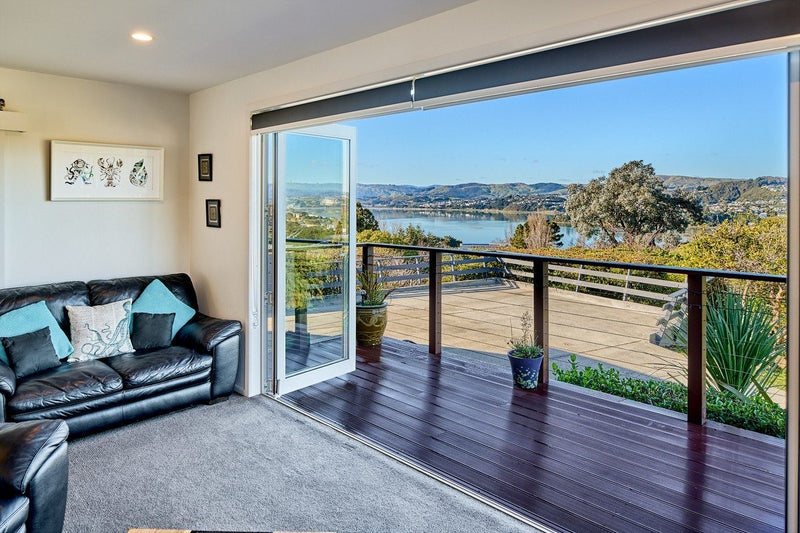 92 Mana View Road, Paremata, Porirua - Carousel 1