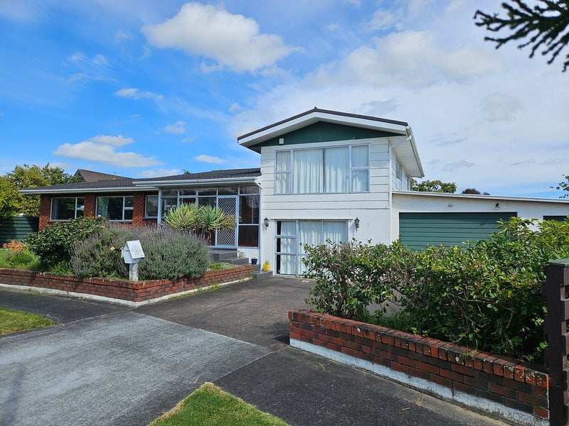 9 Kapiti Place, Awapuni, Palmerston North - Carousel 2