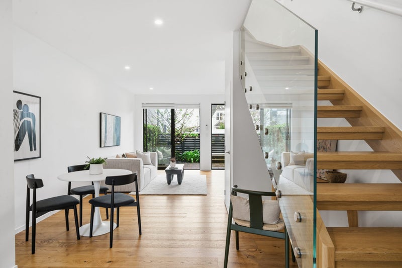 2/4 Glen Atkinson Street, St Heliers, Auckland - Carousel 1