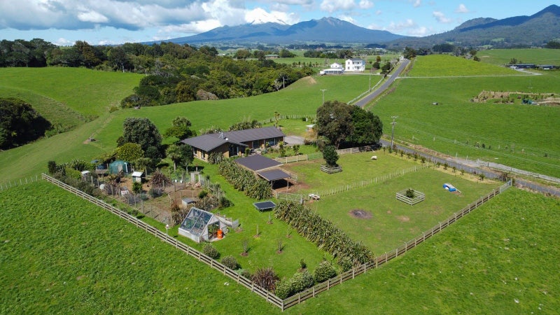 95 Plymouth Road, Omata, New Plymouth - Carousel 1