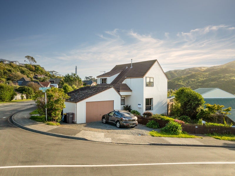 1 Atwood Grove, Churton Park, Wellington - Carousel 1