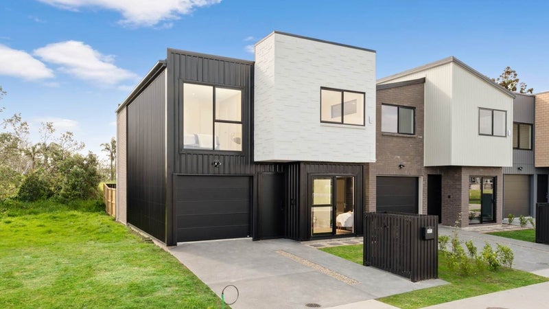 47 Picnic Point Road, Hobsonville, Auckland - Carousel 1