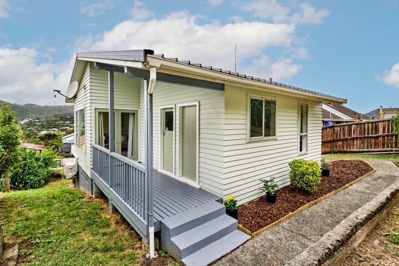 61 Davidson Crescent, Tawa, Wellington - Carousel 1