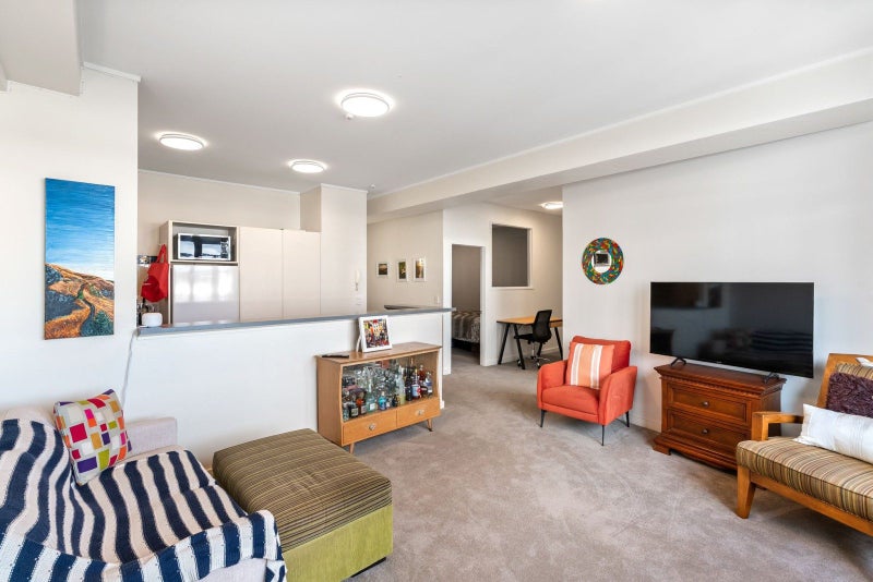 5C/16 Kent Terrace, Mount Victoria, Wellington - Carousel 2