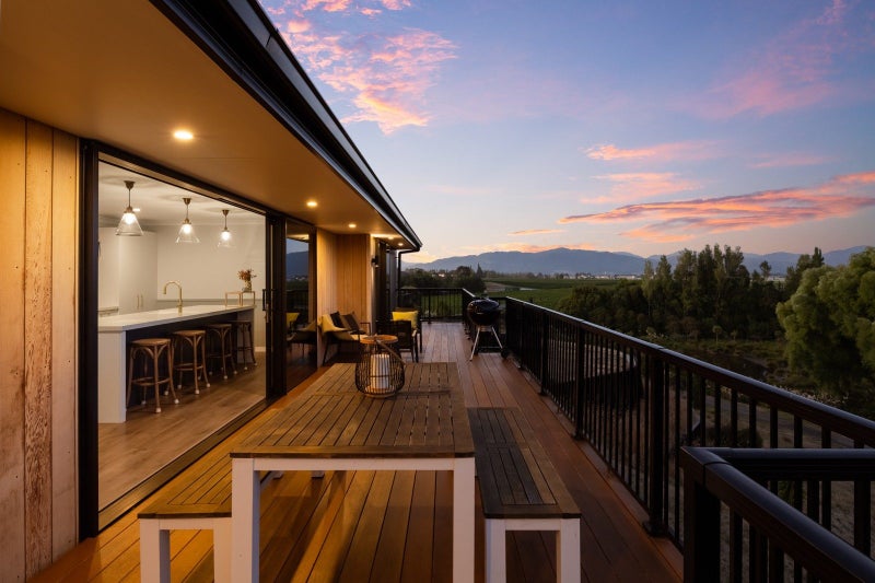 6 Lake View Place, Blenheim - Carousel 1