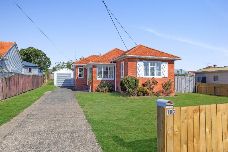 103 Forest Lake Road, Forest Lake, Hamilton - Carousel 1