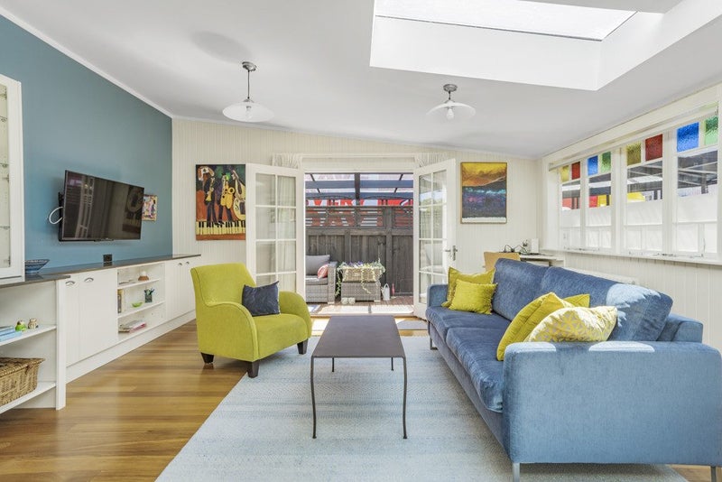 1/14 Oroua Street, Eastbourne, Lower Hutt - Carousel 1