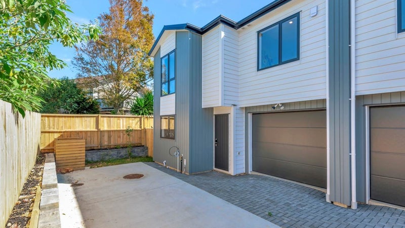 13D Southview Place, Wattle Downs, Auckland - Carousel 1