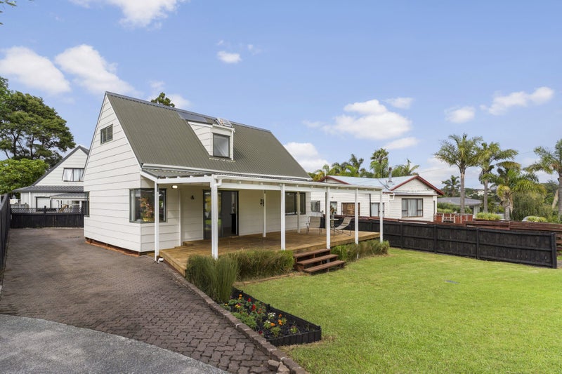 2/9 Wharf Road, Te Atatū Peninsula, Auckland - Carousel 1