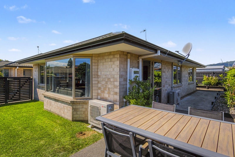16B Dennis Taylor Court, Paraparaumu - Carousel 1