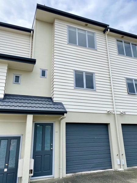 13/22 Northcross Drive, Oteha, Auckland - Carousel 1