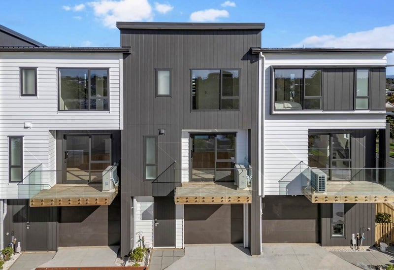 24C Wayne Drive, Mangere, Auckland - Carousel 1