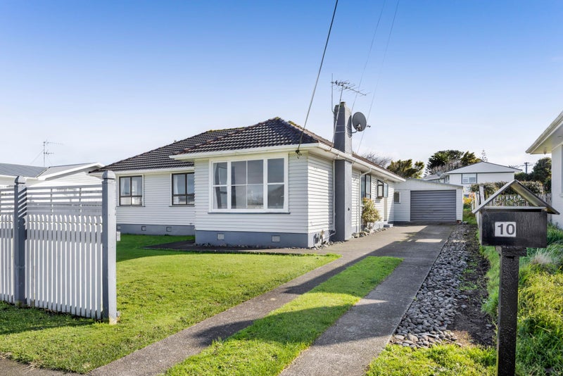 10 Ramanui Avenue, Hawera - Carousel 1