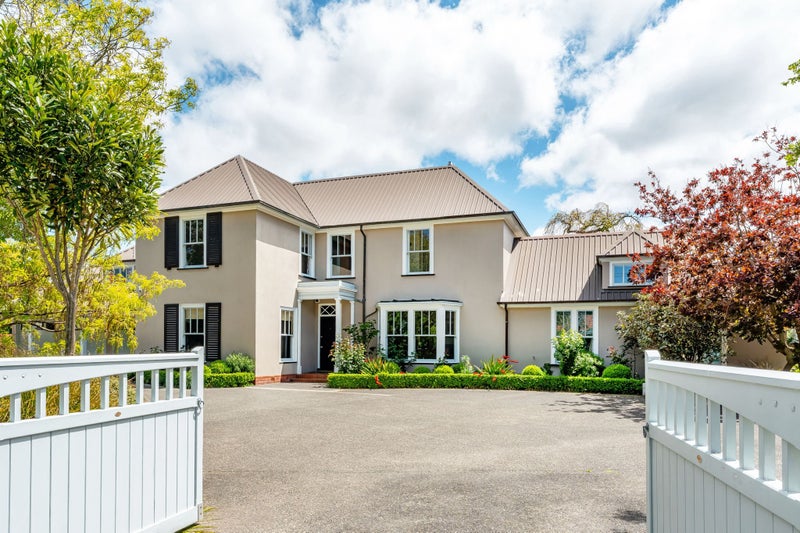 1 St Andrews Grove, Boulcott, Lower Hutt - Carousel 2